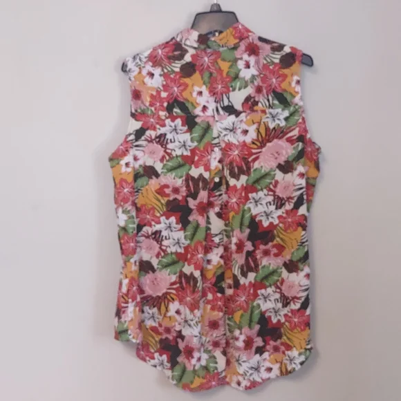 Sag Harbor Button Back Detail Floral Blouse 1x - Picture 4 of 9